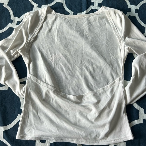 White backless long sleeve - Picture 1 of 3